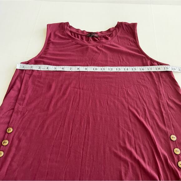 New SHIELA ROSE Sleeveless Top Wine Button Side Accent Women’s SIZE Medium - Picture 3 of 7